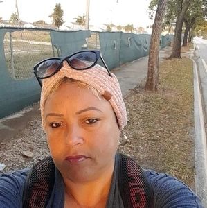 Meet your Posher, Zenia